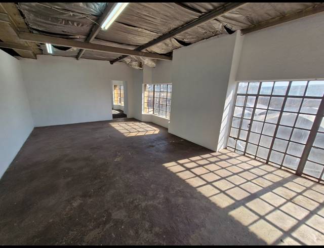 558M² WAREHOUSE TO LET IN JET PARK